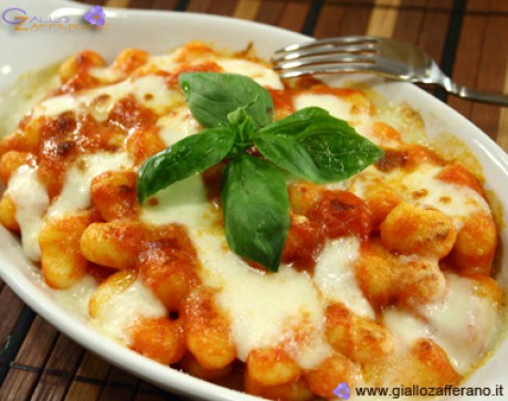 Gnocchi se sýrem a rajčatovou omáčkou
